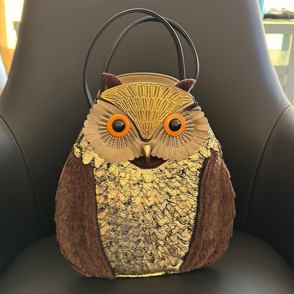 Unique owl purse - very cute -comes with shoulder strap as well